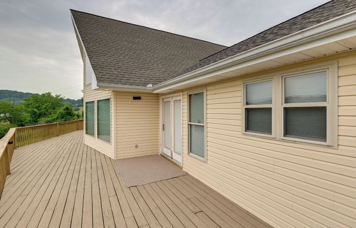 Gordonsville Retreat: Deck w/ Spectacular Views!