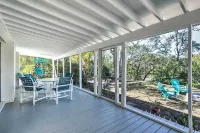 Tropical Waterfront Home Central Location! - Parking