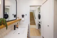 Secret Hideaway - New Custom Built Home - Condos