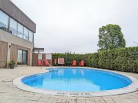 Confederation Place Hotel - Pools