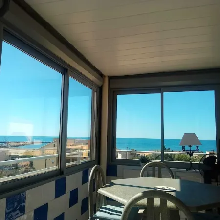 Sea Breeze - Sea View Apartment, 100 Meters from the Beach, Pets Welcome!