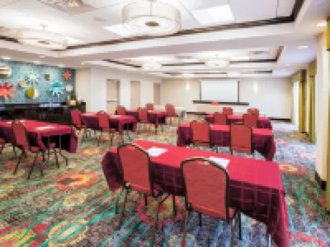 Holiday Inn Express & Suites EUREKA by IHG Hotels in Eureka