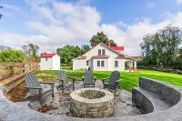 The Mill House - Peaceful farmhouse retreat with hot tub, fire pit, & fast Wi-Fi