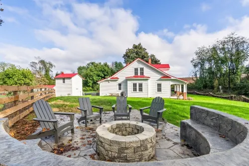 The Mill House - Peaceful farmhouse retreat with hot tub, fire pit, & fast Wi-Fi