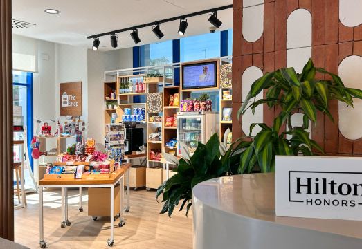 힐튼 가든 인 세비야의 레스토랑 조식 모습