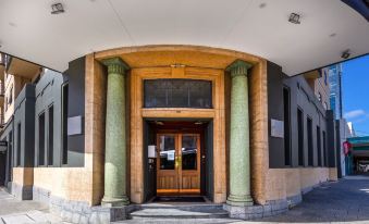 Spacious 1bdr Fast Wi-fi Near RAC Arena