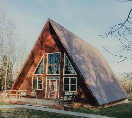 15 minutes from Fort Leonard Wood-rustic A-frame nestled on 5 acres