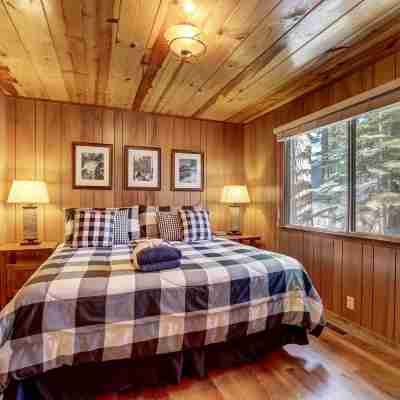 Come Snuggle up at Cozy Bear Cabin! Rooms