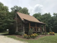The Cabin at Flat Rock Farms - rustic charm on a beautiful former horse farm Hotels in Marshall County