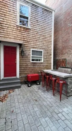 Downtown Newport- Newly Remodeled Historic House