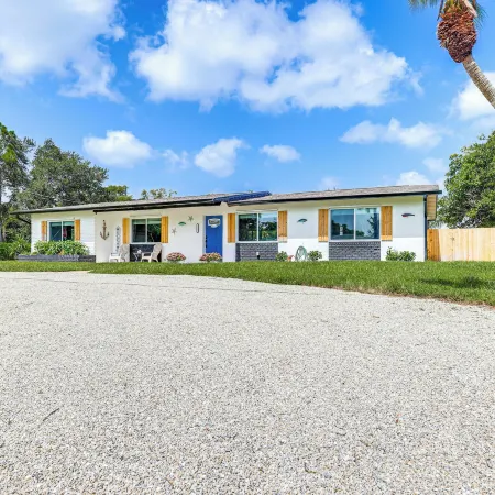Swim, Game & Bbq: Family Retreat in Stuart