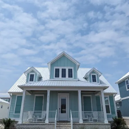 Ideal Orange Beach House! Short Walk to Beach, Pool, & Restaurants.