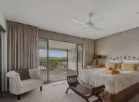 Luxury Escape - Entire Home Hotels in Wamberal