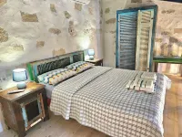 Studio Red Beach, fantastic gallery bedroom