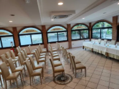 阿韋爾努姆瑞萊斯酒店 波佐利酒店