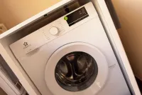 "Comfortable Ground Floor Apartment - Two Steps from the Beach"