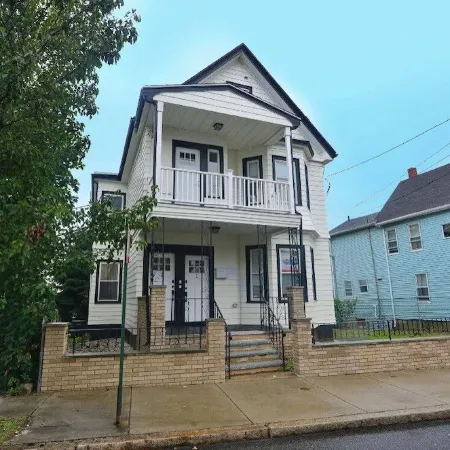 Boston Luxury Home, Free parking, 5 mins to the Casino, 10 minutes to airport.