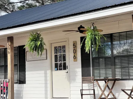 Charming 3-bedroom cottage - 5 minutes to Ole Miss!