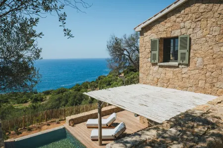Luxury Villa Saleccia Beach Access Through the Maquis Отели в г. Каржез