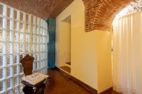Spectacular apartment in historic mansion from the 1400s