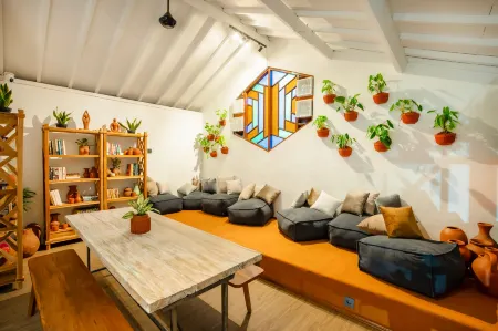 Huma Yogyakarta Hostel Отели рядом с достопримечательностью «Keraton Ngayogyakarta Hadiningrat»