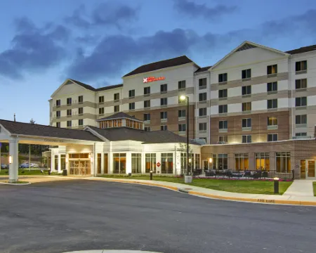 ฮิลตันการ์เด้นอินน์ วูดบริดจ์ โรงแรมในวูดบริดจ์