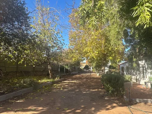 Hill Cottage, comfortable pet friendly home away from home