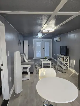 Charming & Cozy 1-bedroom apartment newly renovated in Linthicum Heights.