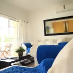 Spacious 3-bedroom apartment within a beautiful oasis along the South Coast. Các khách sạn ở Hastings