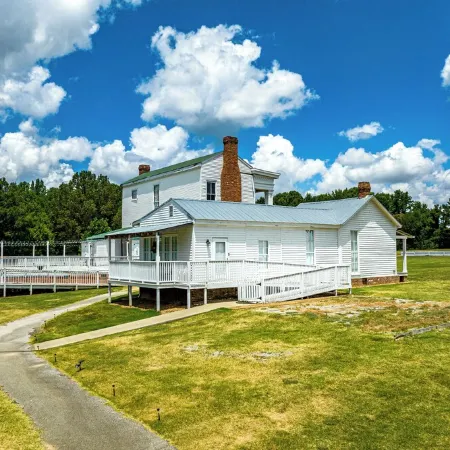 Charming 1-bedroom Pearl Cottage with WiFi in the historic Casey Jones Village