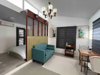 Romantic Cabin Retreat with Garden View + Parking Hotels in Amadeo