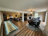 Comfy Mechanicsville rancher with entertainment for all age groups!