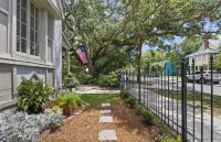 HEART OF BILOXI- Tudor Cottage- Walk to the beach and Beau Rivage