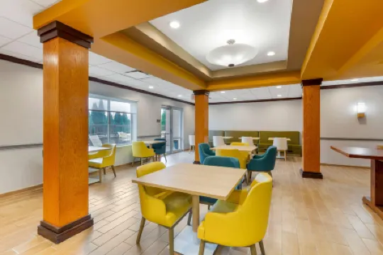 Comfort Inn & Suites Akron South