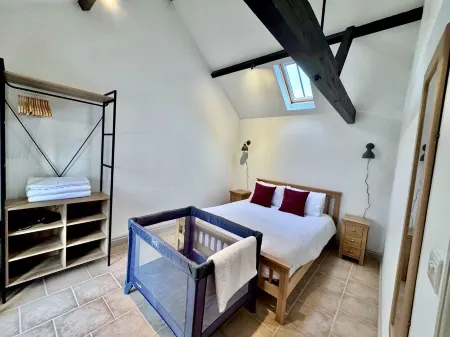 Dog and family friendly barn conversion with fully enclosed garden and hot tub