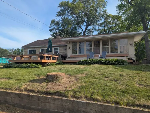 Cozy Ranch Retreat! Peace, Lake Views, Game Room & Hot Tub
