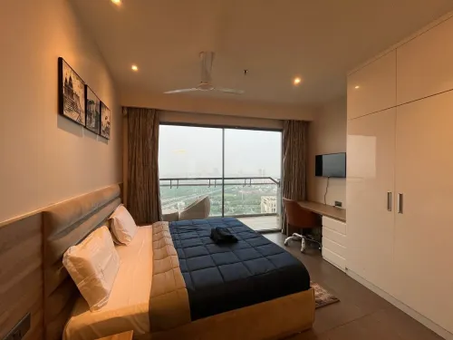Cozy 1-bedroom apartment in Noida with AC, WiFi & Majestic City View