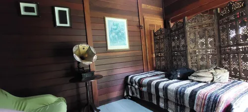 Mountain house with magnificent outdoor area and two wooden chalets