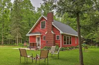 Secluded Birnamwood Cottage w/ Deck & River Views! - Pet friendly