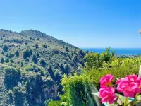 HOLIDAY RENTAL APARTMENT ... 5 KM TO THE NEAREST BEACHES, WIFI, SUNNY TERRACE. GARDEN