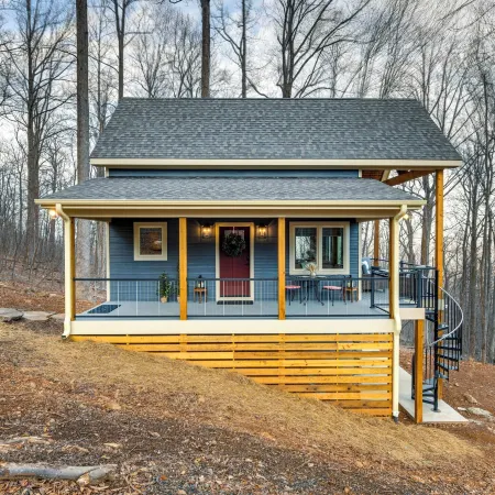 Couple's Getaway in Stoney Creek at Wintergreen!