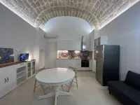 Renovated historic pied-à-terre in downtown, suitable for couple or family