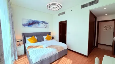 Chic 1-bedroom apartment in marvelous Manama with AC, WiFi, fitness room Hotels in Al Hoora
