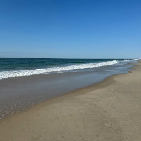 Feeling Frisco - 4-bedroom house in the OBX just steps to the beach.