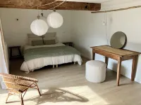 At the edge of the forest, a large gîte for families and friends. Hôtels à : Iffendic