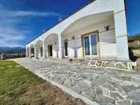 Experience Coastal Luxury – Spacious Villa with Sea Views Hotels in 