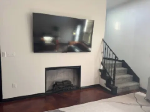 Elegant Townhome w/ Rooftop Jacuzzi & Private Gym - downtown Edmond