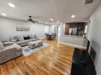 Centrally located  2-bedroom house in pleasant Melbourne / West Melbourne Hotels in West Melbourne