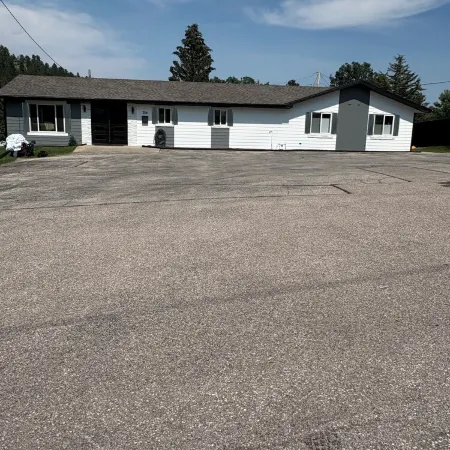 Huge 6-Bedroom House in Charming Lead w/ Plenty of Trailer Parking, Pet Friendly