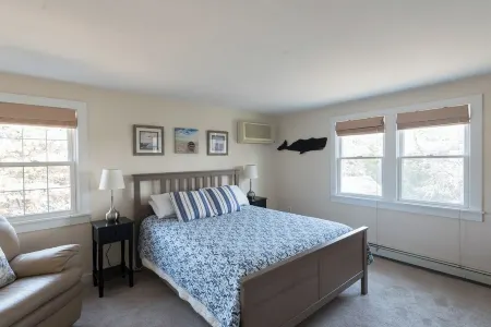 Elbow Inn: Private Retreat with Two Master Suites